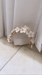 כתר פרחים מוזהב