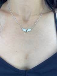 שרשרת כנפיים אות